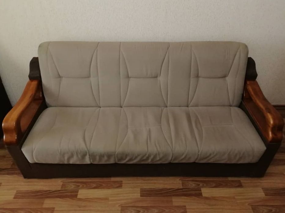 Срочно продаю диван и два кресла