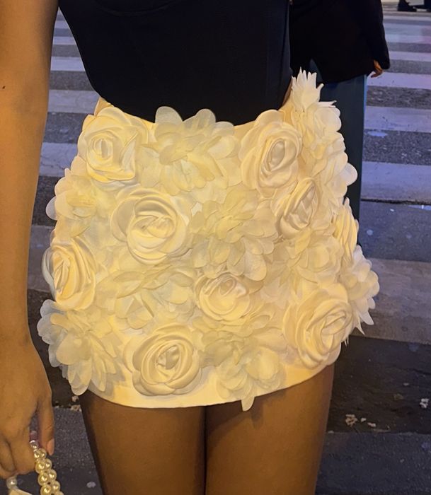 Пола с релефни цветя- fashion house