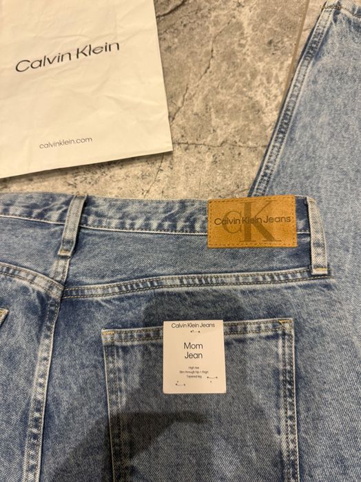 Calvin Klein Mom jeans