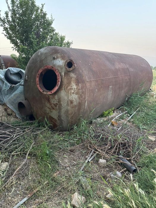 Прочный железный бак — отличное состояние, самовывоз