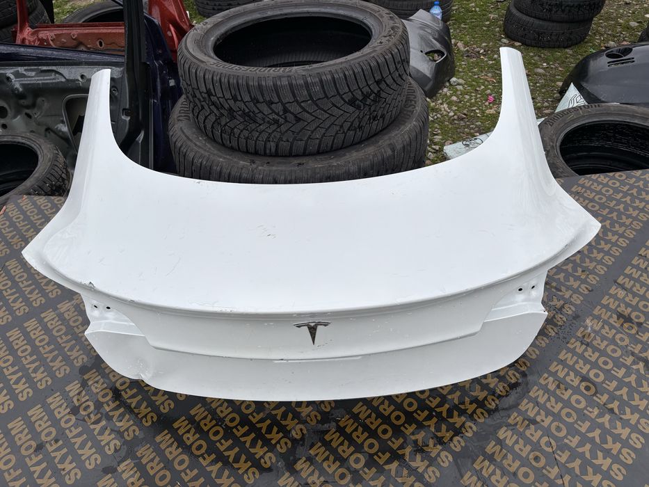 Капак Tesla Model 3