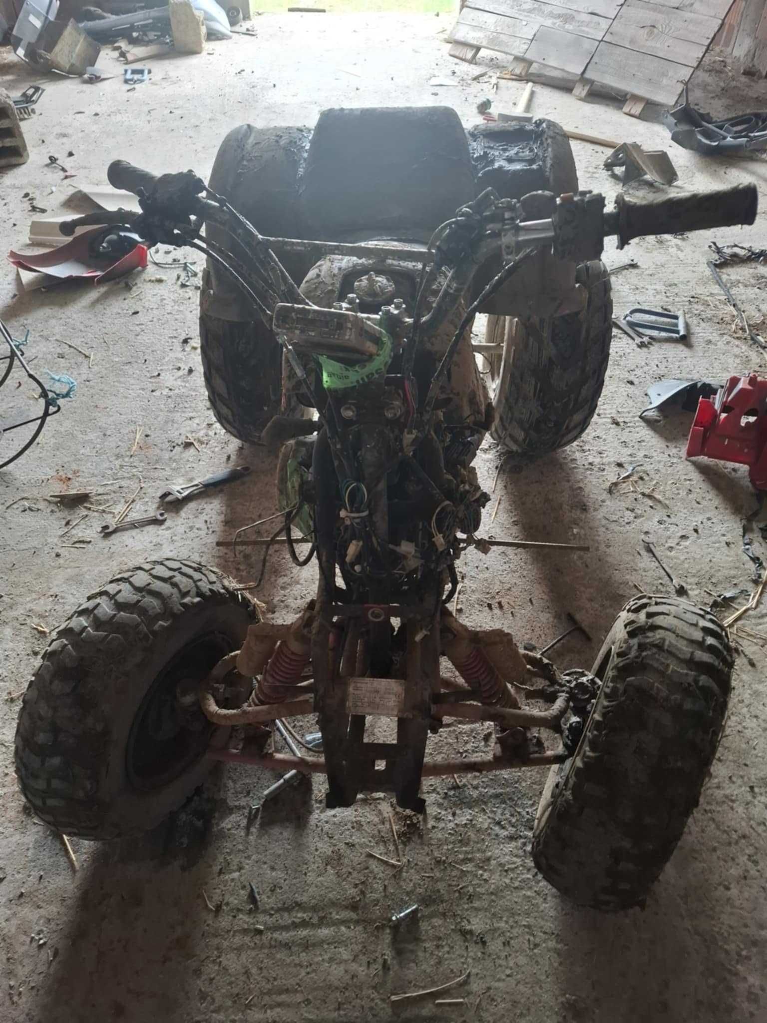 Vând atv 200cc .