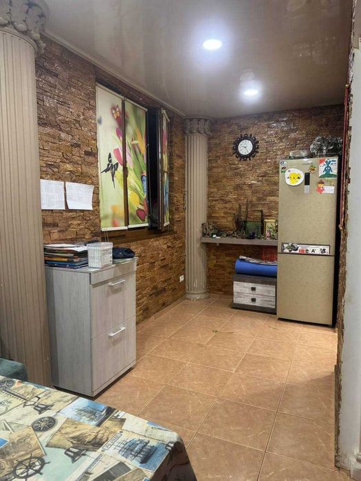 Чиланзар-4. Кирпичный дом. 2\4\4. Евро, метро Мирзо Улугбек. TL