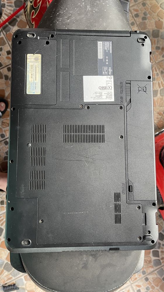 Dezmembrez Laptop Fujitsu Siemens AH531