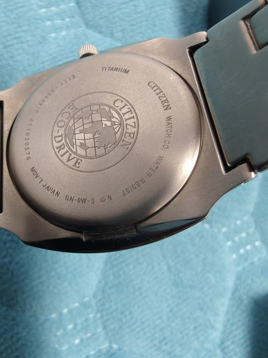 Ceas titanium Citizen secundarul bate pe loc