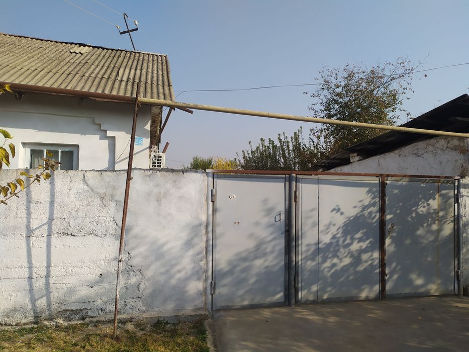 Ховли уй жой сотилади