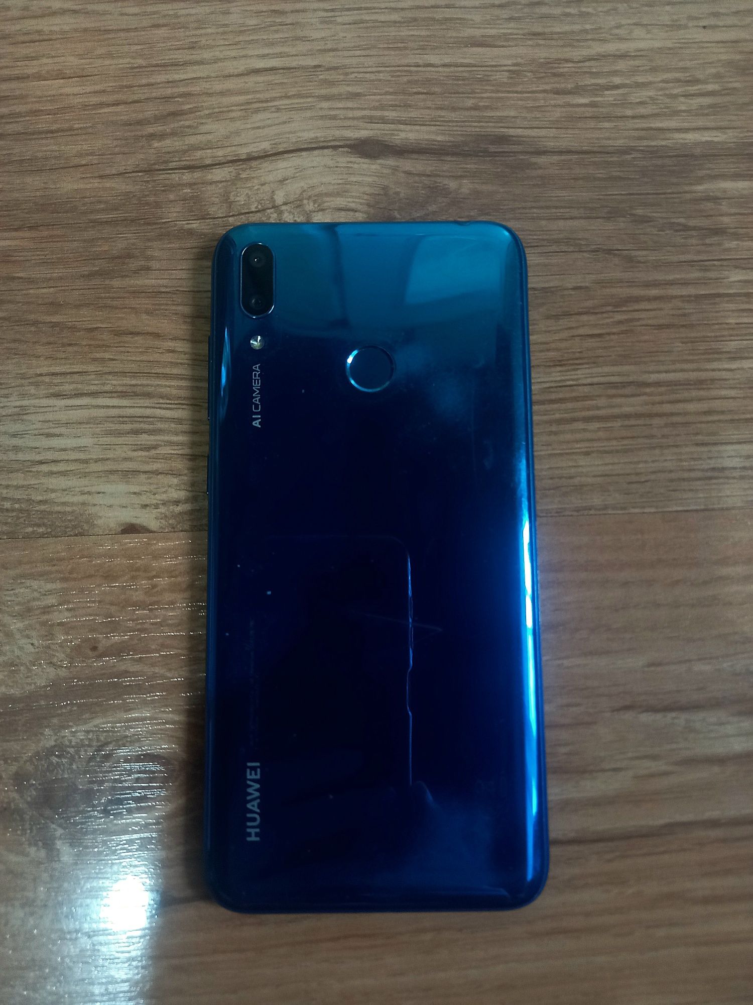 Телефон Huawei Y7