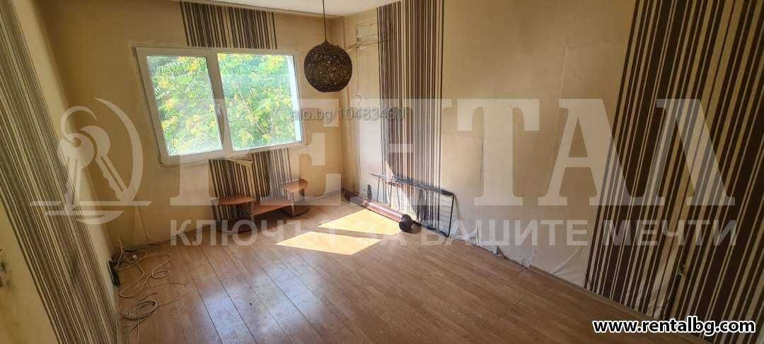 Двустаен апартамент 65 кв.м Панел 3 етаж Непоследен
