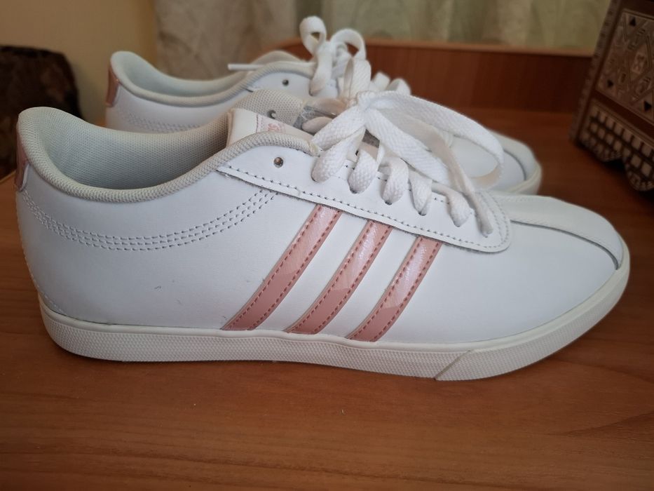 Продавам нови маратонки Adidas.