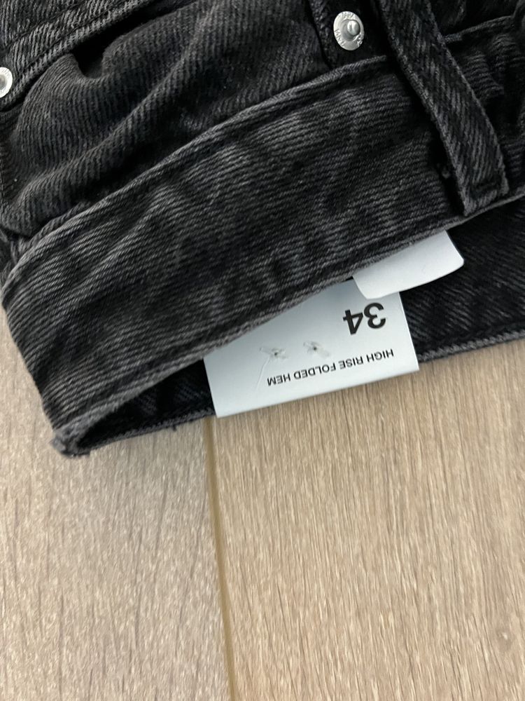 Чисто нови дънки Zara с подгънат крачол,размер 34