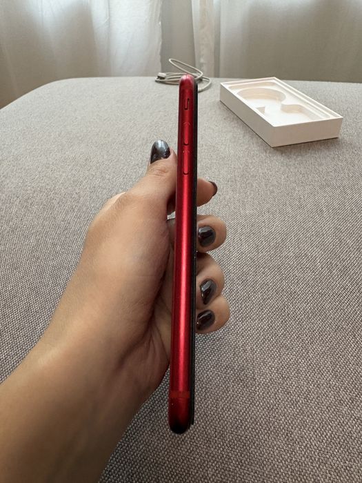 Продавам Iphone SE 2020 64GB