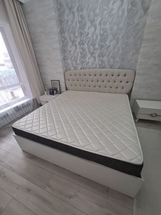 Кровать с матрасом