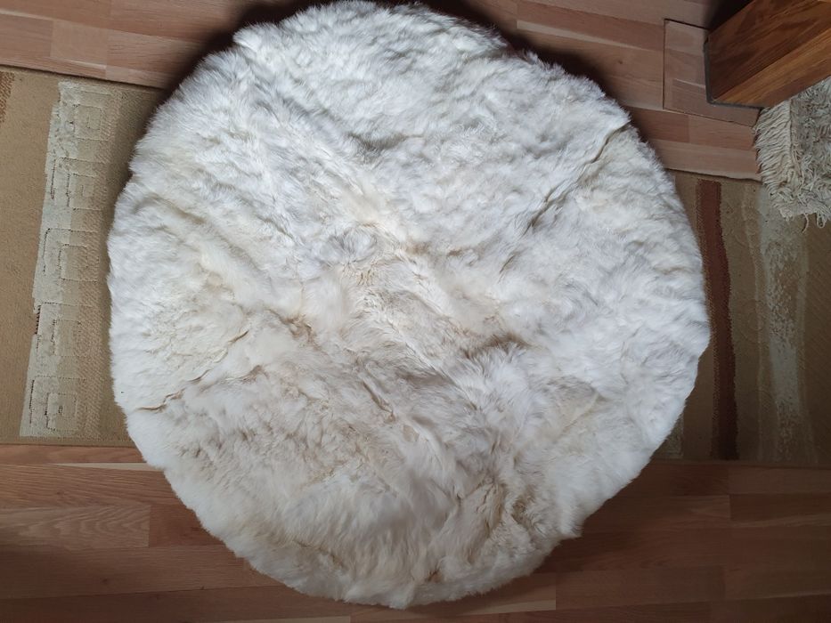 Продавам килим от естествен заешки косъм