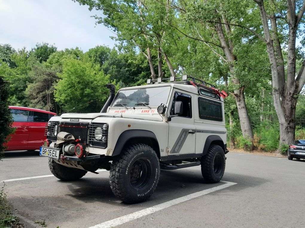 Land rover defender