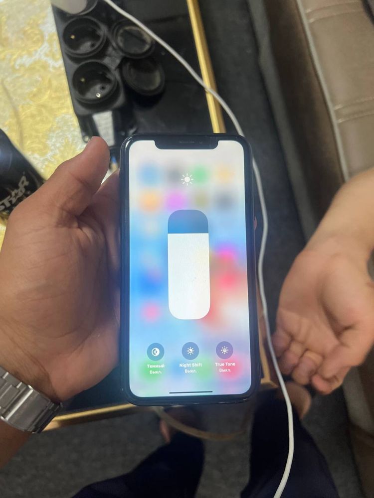 Iphone xr aybi rasmda 1 milon