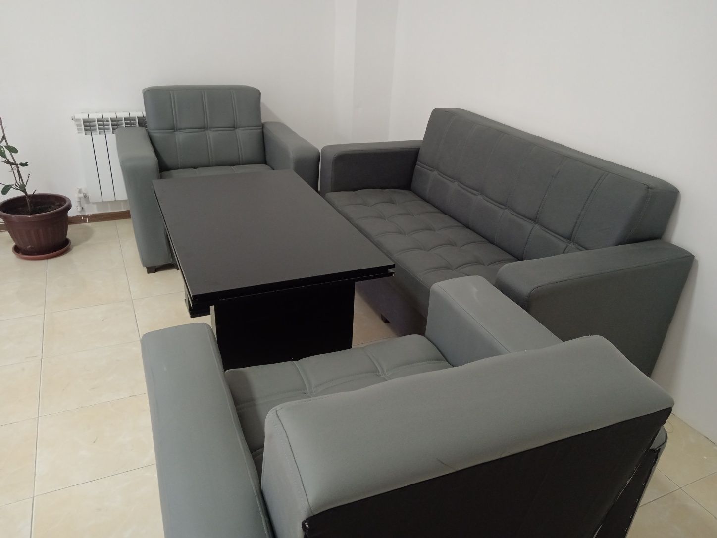 Ofis va magazin uchun divan sotiladi