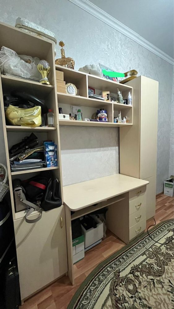 Продам шкаф со столовом