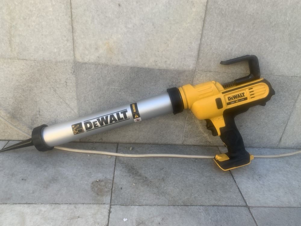 DeWALT DCE 580/пистолет за силикон