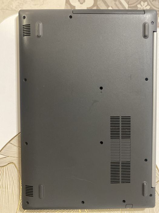 Laptop Lenovo IdeaPad 15”, stare foarte buna, 8 GB RAM, incarcator ori