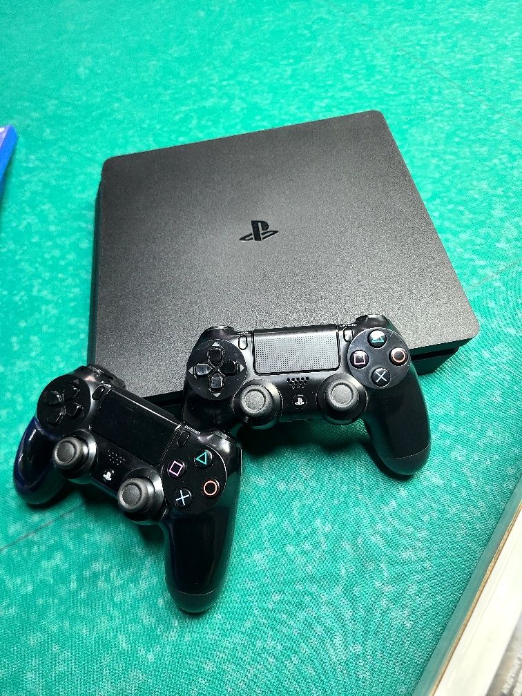 Playstation 4 slim