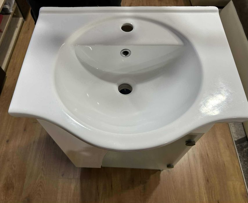 Долен шкаф за баня с умивалник, смесител и огледало