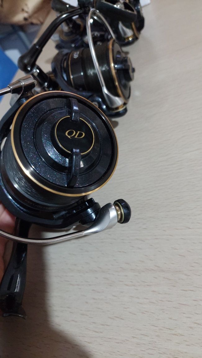 Mulinete crap/feeder daiwa cast izm 25qd