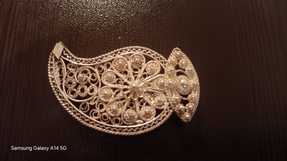 Сребарна стара ръчна брошка