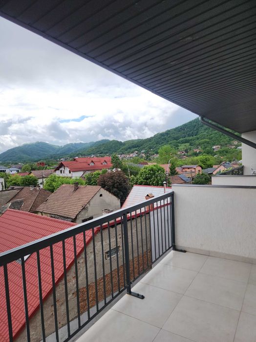 Inchiriez apartament nou, central , 3 camere