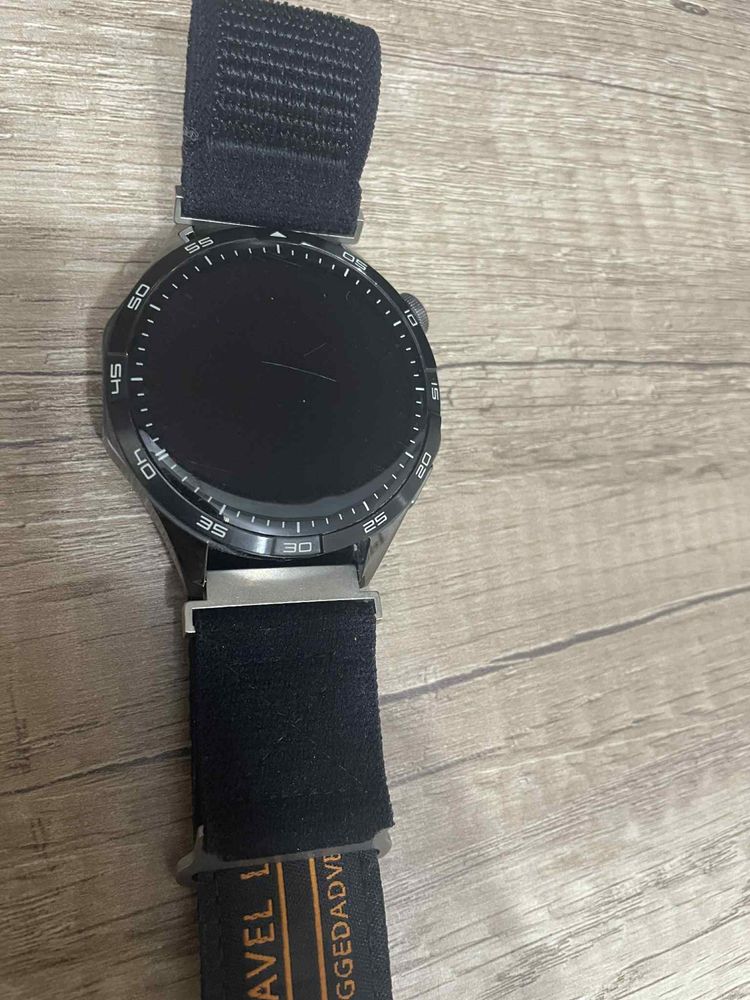 Смарт часовник huawei gt 4
