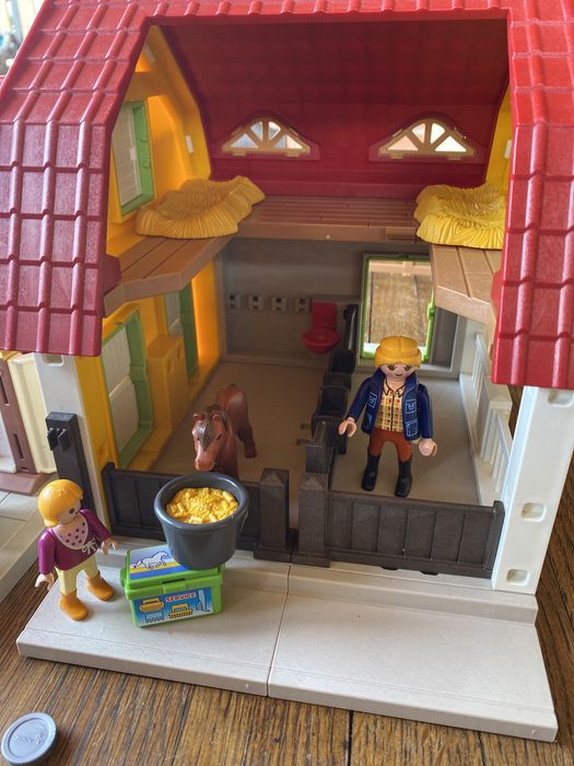 Playmobil ferma cu cai