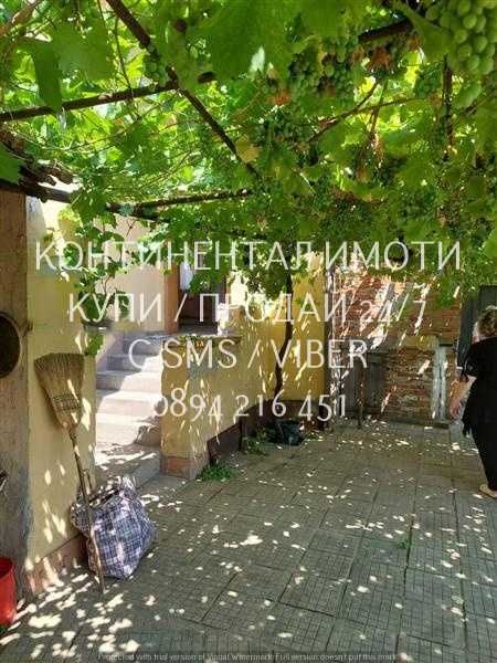 код 62969. Едноетажна тухлена къща 80м2 с двор 470м2.