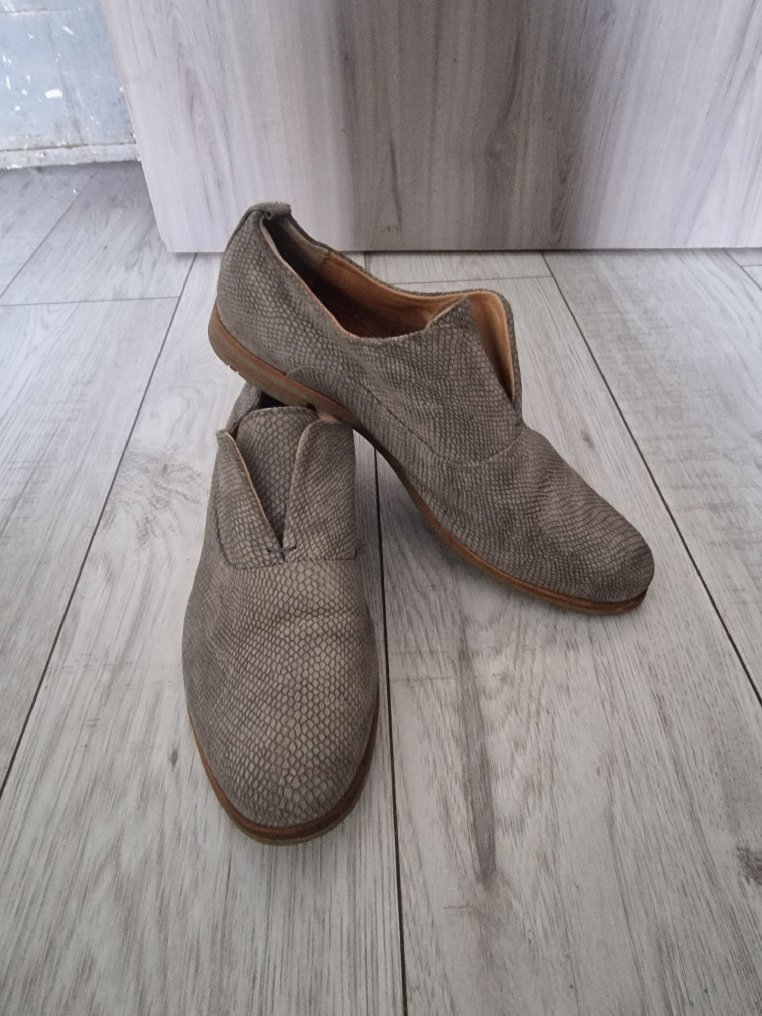 Pantofi Lloyd marimea 38