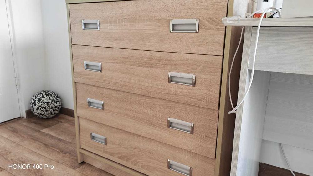 Комод из ЛДСП. Высота-86 см, ширина-78 см, глубина-46 см