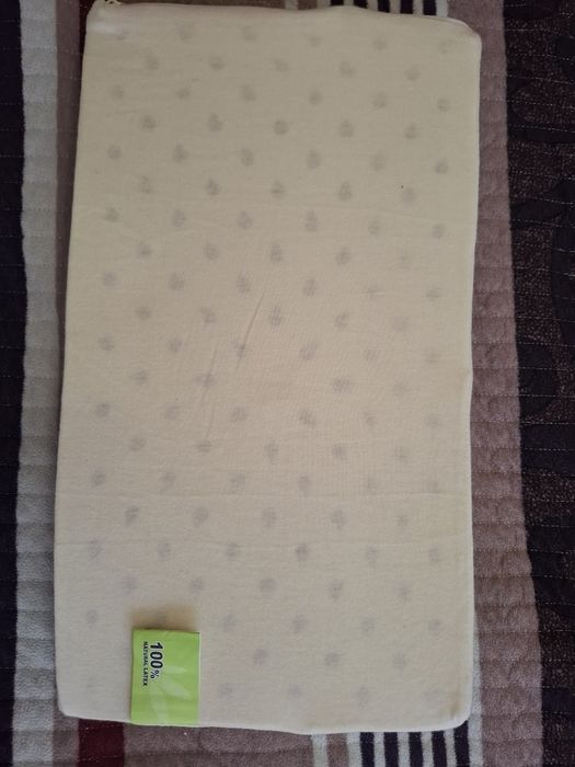 Продам латексную детскую подушку.