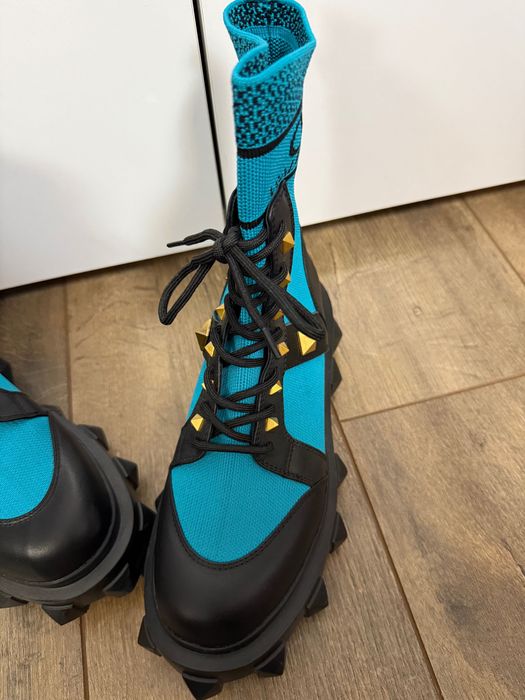 Valentino боти нови