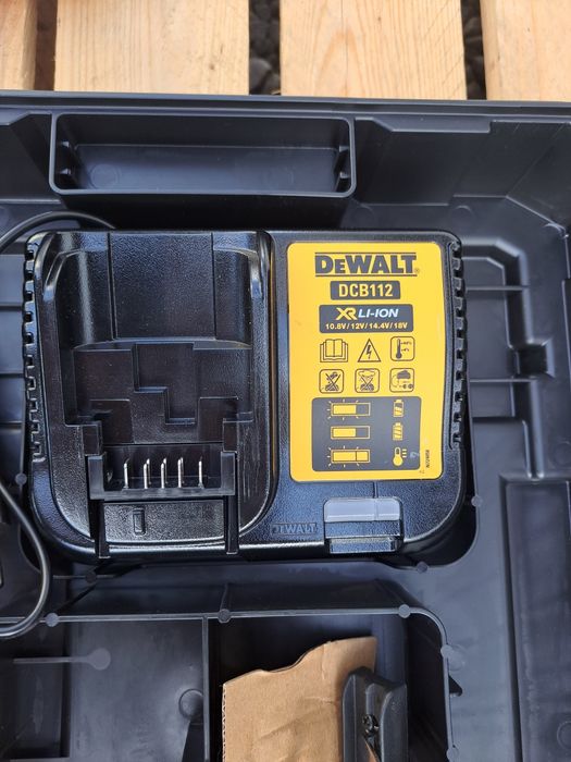 Filetantă mașină de găurit si însurubat profesională Dewalt DCD805