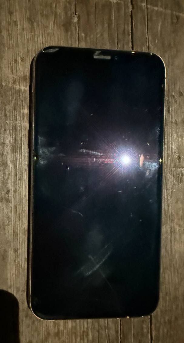 продается iPhone xs срочно !