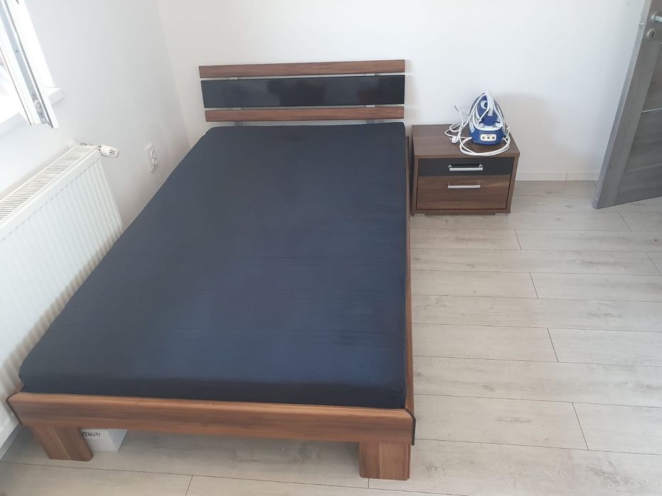 Pat 120x200 cu saltea și noptiera