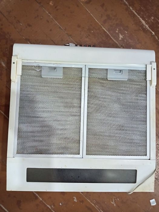 Продам вытяжку в хорошем состоянии