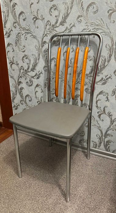 Стулья железные из кожзама б/у