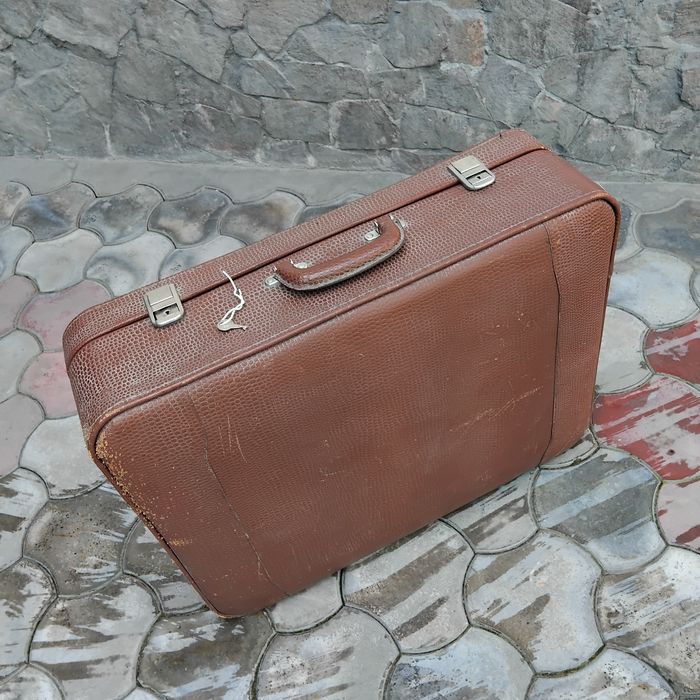 Чемодан большой с ключом