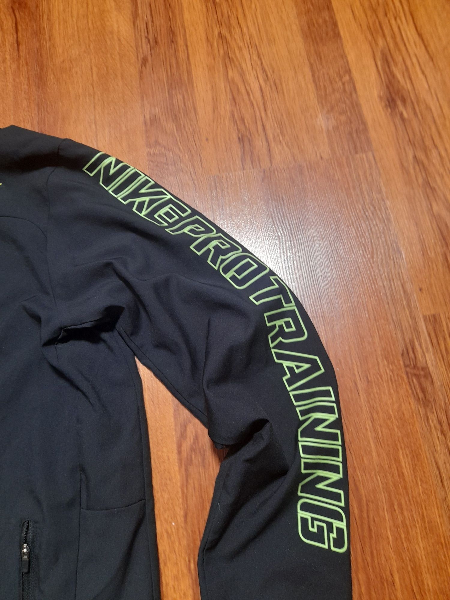 Nike dri fit мъжко горнище M размер.