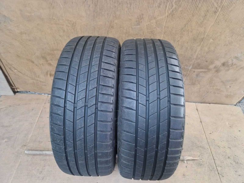 2 Bridgestone R17 215/50
летни гуми
DOT1520