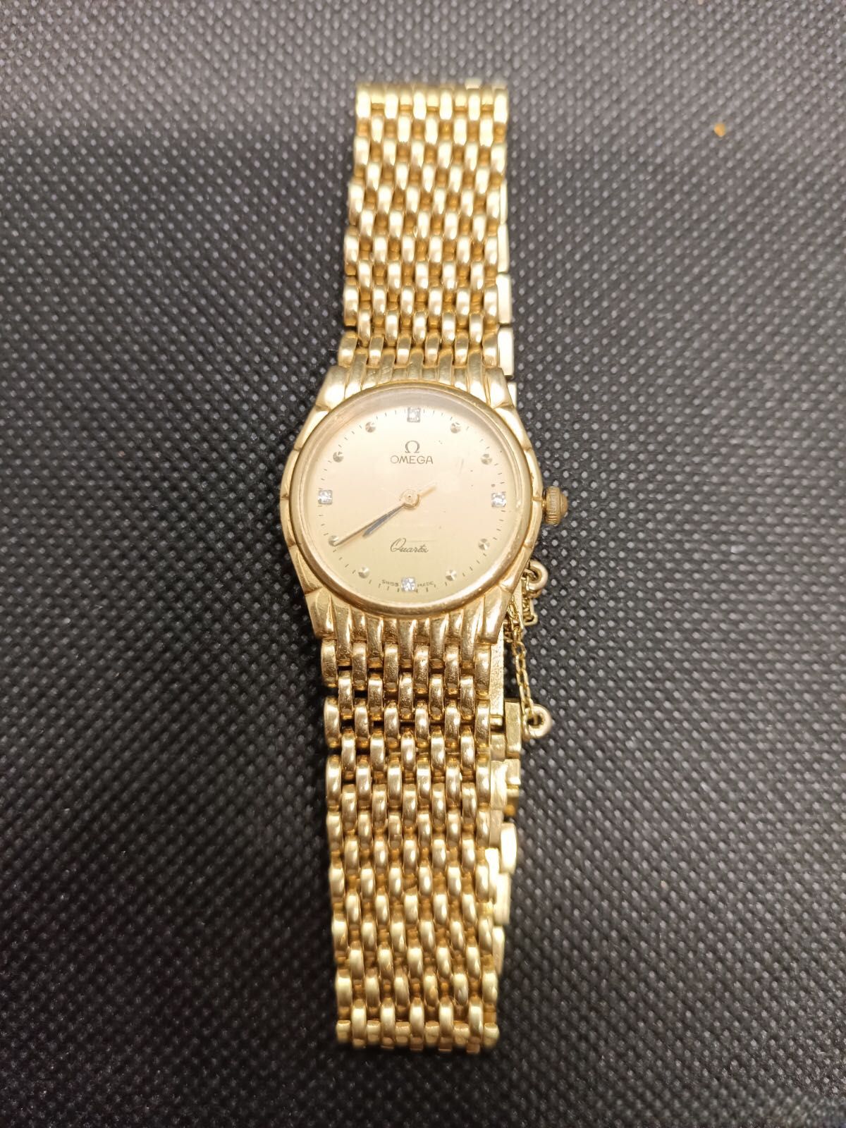 Женские Золотые часы Omega 18K с 4 бриллиантами