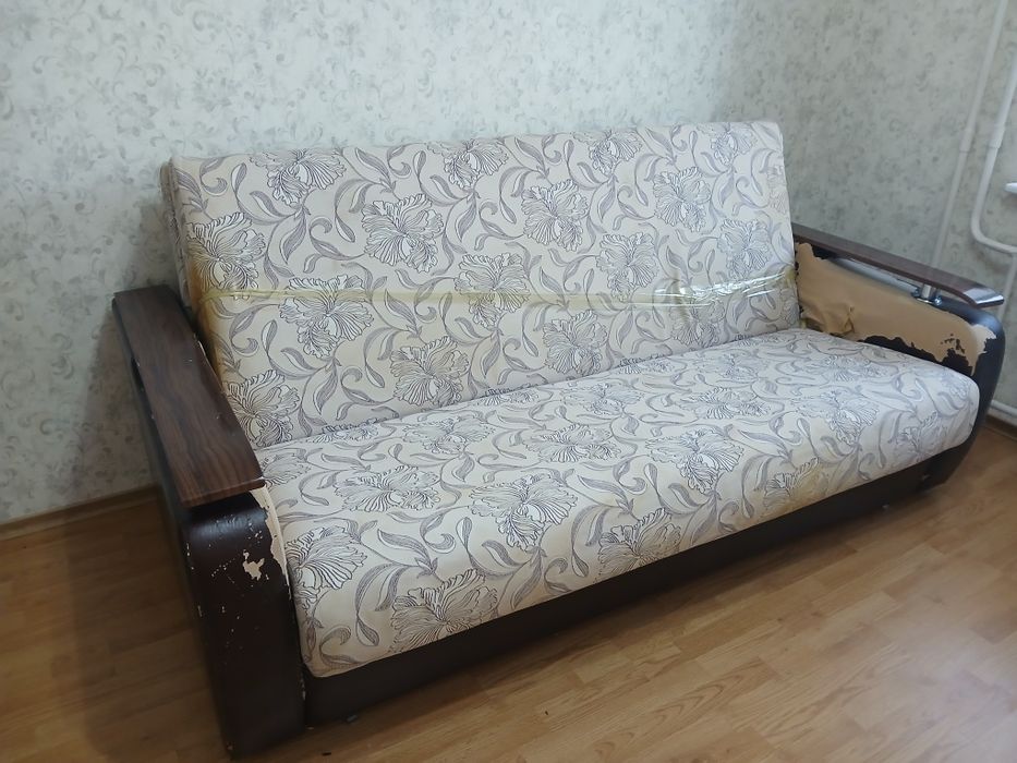 Срочно! Диван раскладной б/у