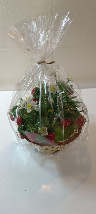 Корзинка с земляникой