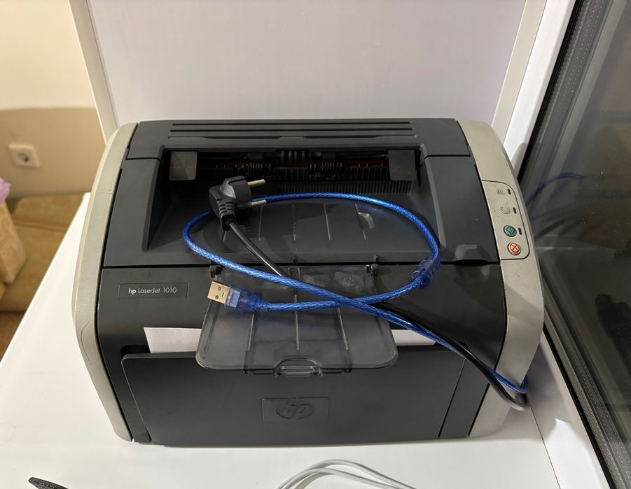Принтер hp 1010 .