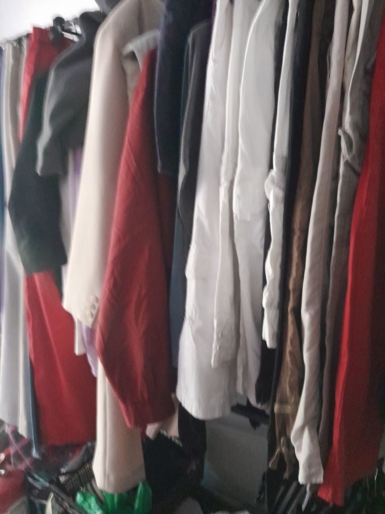 Haine noi de la H&M,și second-hand