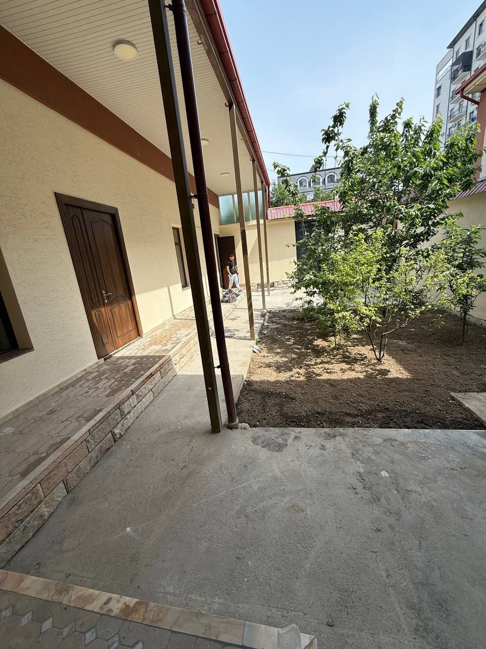 Продам дом в центре Яккасарайский район  3 соток, 9 комнат с ремонтом