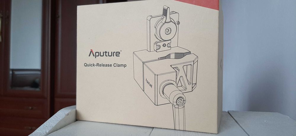Clamp with Quick-Release Plates for V-Mount